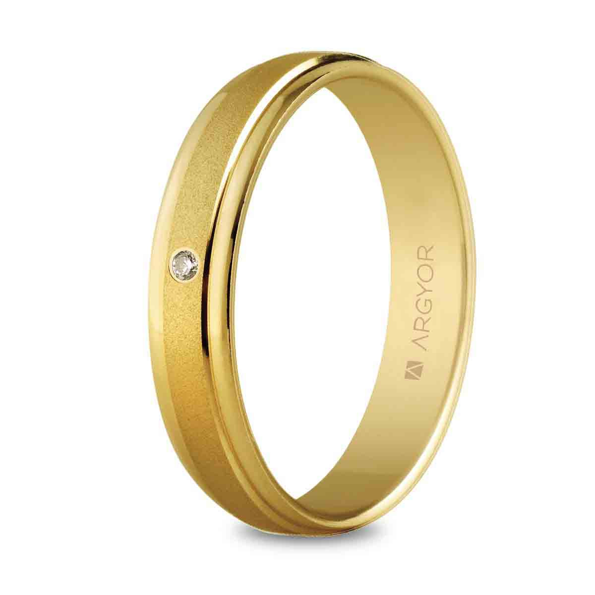 Alianza oro con diamante